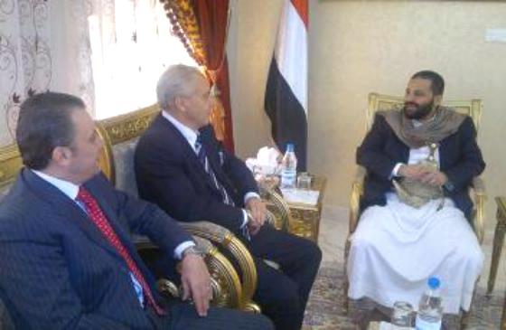 الشيخ حميد الأحمر يلتقي السفير الايطالي بصنعاء
