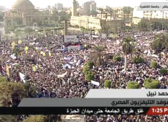 مئات الآلاف بميدان النهضة بالقاهرة في مليونية «الشرعية والشريعة» لتأييد مرسي