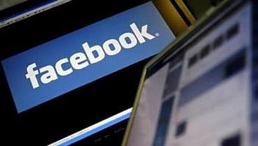 فيسبوك يطور تطبيقا لتتبع المستخدمين