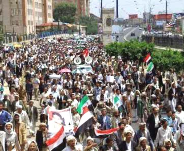 نيويورك تايمز: اليمن.. النموذج المشاد به يصارع من أجل الإستقرار