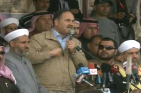 وزير المالية العراقي يعلن استقالته خلال تظاهرة في الرمادي