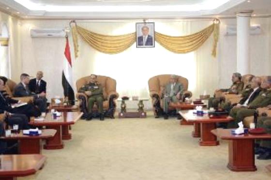وزيرا الدفاع والداخلية يلتقيان الوفد الأمريكي لبحث قضايا التعاون والهيكلة