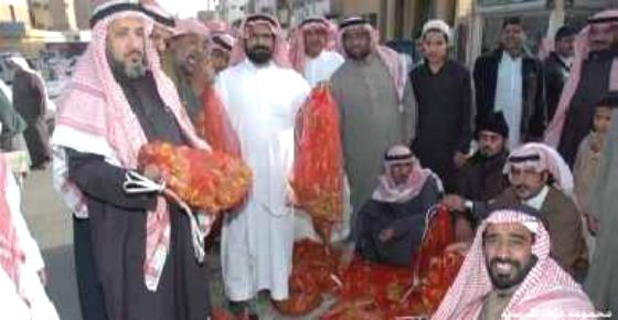 سوق سنوية صغير لبيع الجراد بالسعودية
