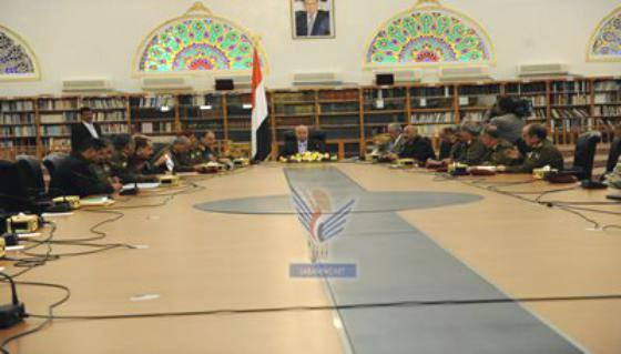 الرئيس يجتمع باللجنة العسكرية ويقول: الحوار أو المجهول ومن يعرقله يعتبر معتدياً على اليمن والإقليم