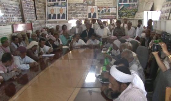 التوقيع على وثيقة تعاون بين السلطة المحلية والمشايخ بمديرية القبيطة بلحج