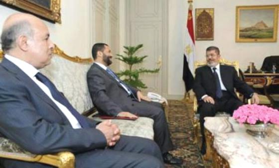 الرئيس المصري محمد مرسي يستقبل الشيخ حميد الأحمر رئيس مؤسسة القدس الدولية