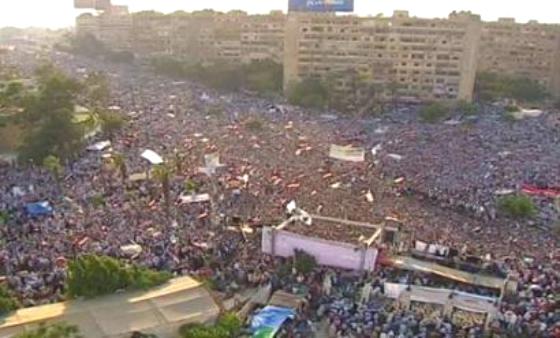 مرسي يطالب بسلمية التظاهر ويؤكد أن مليونية الأمس لا يمكن تجاهلها لنبذ العنف