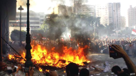 مصر: ثلاثة قتلى في مواجهات بين أنصار مرسي ومعارضيه بينهم مصور أمريكي
