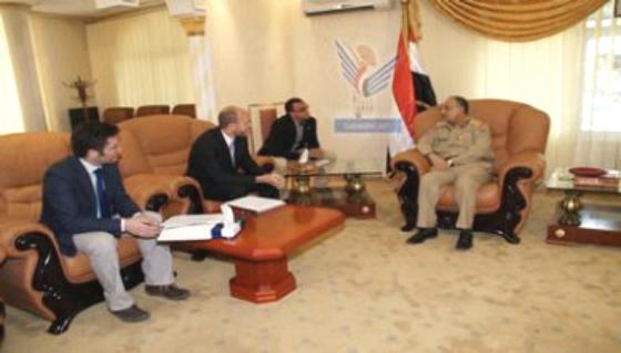وزير الدفاع يلتقي برئيس بعثة اللجنة الدولة للصليب الاحمر