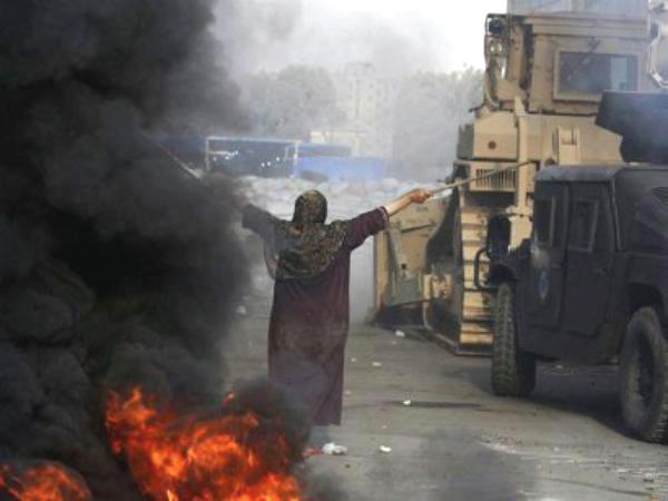 رويترز: شهادة - اقتحام القوات المصرية اعتصام مؤيدي مرسي يخلف فوضى ودماء