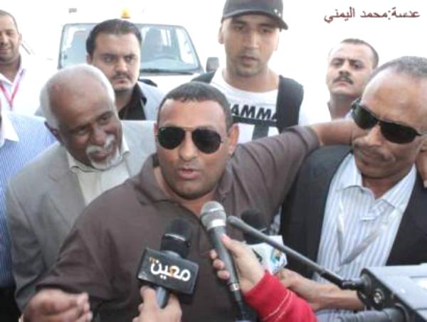 وصول البطل العالمي اليمني للملاكمة نسيم حميد كشميم  إلى صنعاء