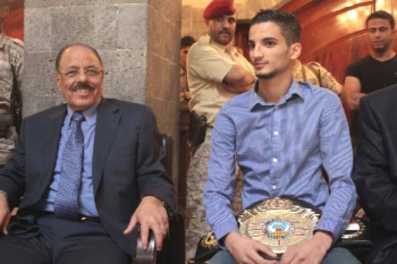 اللواء علي محسن يلتقي أبطال العالم للملاكمة ويشيد بنجاح البطولة في بلادنا
