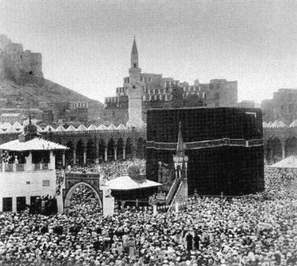 المصري الذي التقط أول صور للكعبة والحج قبل 133 سنة