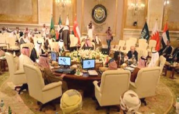 القربي يطالب بتعيين مبعوث خليجي لمتابعة تنفيذ المبادرة في اليمن
