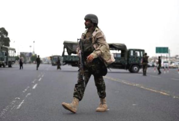 اليمن يبدأ محاكمة 3 سعوديين بتهمة الاشتراك في عصابة مسلحة تتبع تنظيم القاعدة