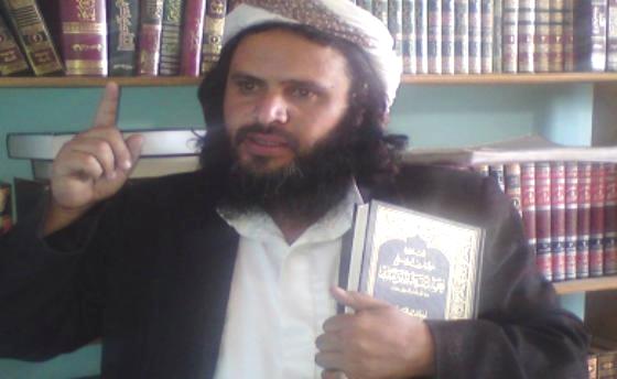قيادي بارز في تنظيم القاعدة يبرأ  إلى الله من أستهداف مجمع العرضي ومنفذوه لا يملكون ذرة رجولة