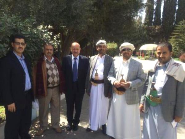صالح يوجه إعلام المؤتمر واليمن اليوم بعدم تناول ما جرى لـ«أولاد الأحمر»  ‏