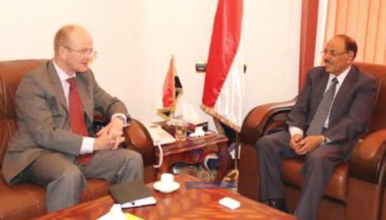 اللواء علي محسن يلتقي الملحق العسكري البريطاني بصنعاء
