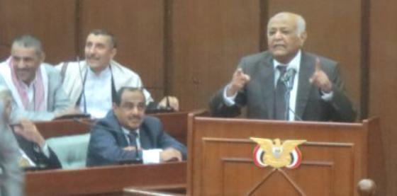 باسندوة: لست ضعيفا، ومستعد أن أسلم نفسي  إلى النائب العام