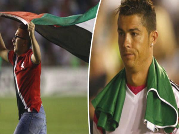 تحت أنظار رونالدو .. مشجع يقتحم مباراة روما ومدريد ليرفع علم فلسطين(صور)