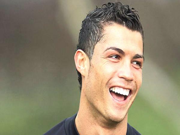 بالفيديو: كريستيانو رونالدو نجم إعلانٍ ياباني غريب