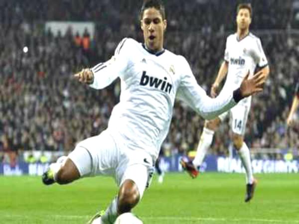 بايرن ميونيخ يستهدف 3 لاعبين من مدريد لتعويض مارتينيز بسلاح الشرط الجزائي