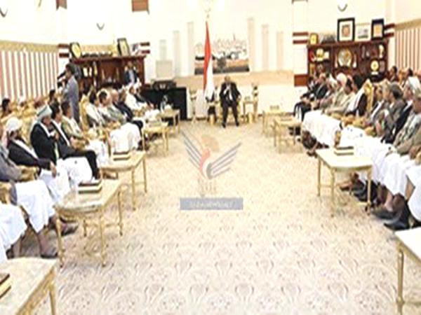 الرئيس هادي يستقبل وجهاء ومشايخ  من أبناء مديريتي حراز وصعفان