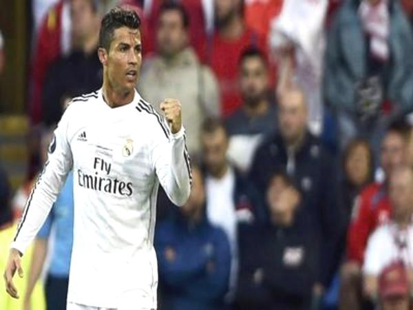 بالفيديو.. كريستيانو رونالدو يقطع الملعب من أوله لآخره في 9 ثوان!