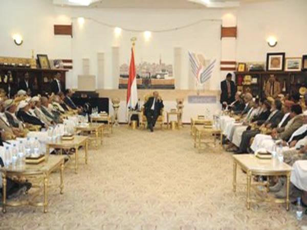 الرئيس هادي لمشائخ صنعاء: أنتم تمثلون الطوق الأمني للعاصمة