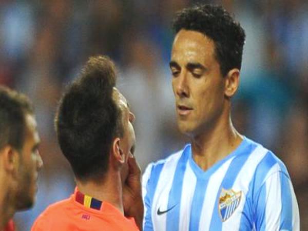 بالفيديو.. لاعب ملقا يعتدي بالضرب على ميسي