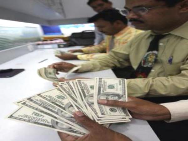الدولار يرتفع لأعلى مستوى في 4 سنوات