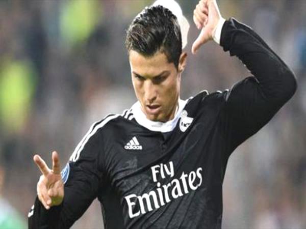 كريستيانو رونالدو يحسم الجدل الدائر حول رحيله عن ريال مدريد