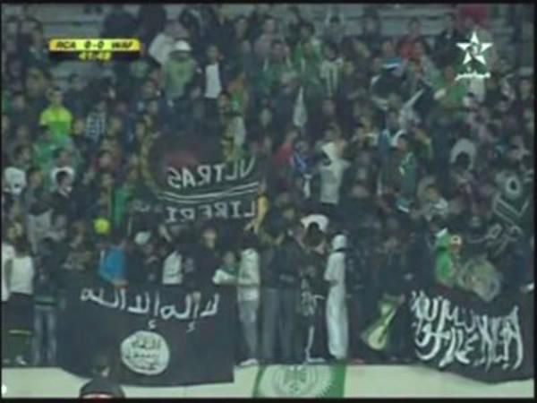 بالفيديو.. جمهور الرجاء المغربي يغني لداعش ويُبايعه!