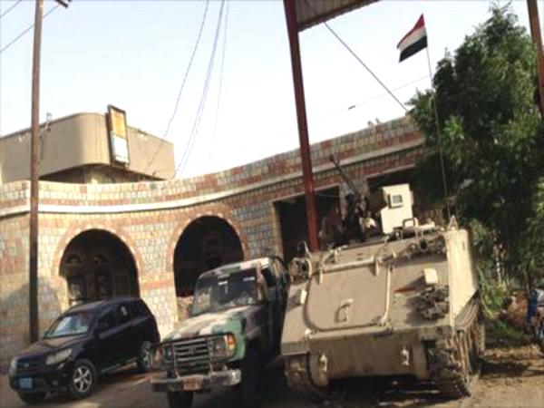 القاعدة تحتجز 15 جندياً رهائن بعد هجوم في الحديدة