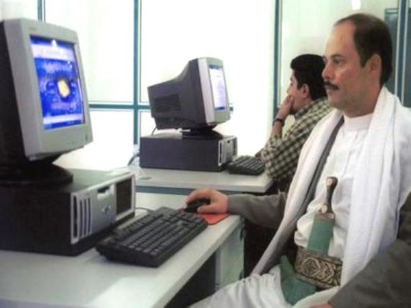 انقطاع "الإنترنت" يعزل اليمن عن العالم