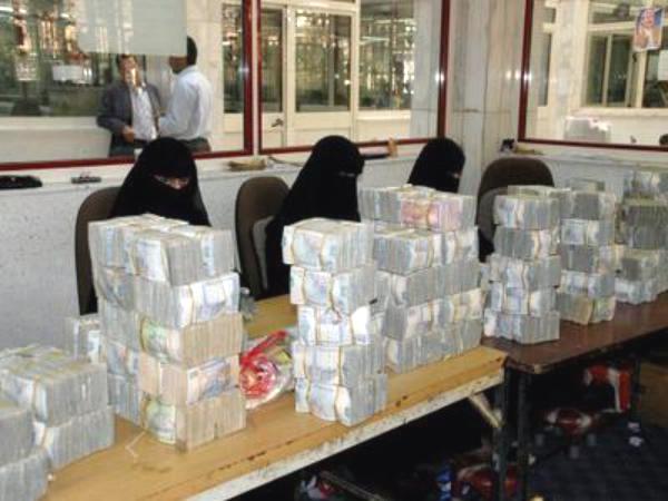 الاضطرابات الأمنية ترفع ودائع اليمنيين لدى المصارف