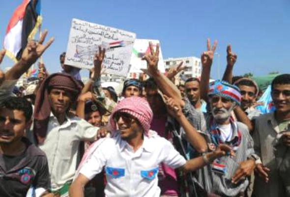 عدن: وزير الدفاع التقى قيادات الحراك واتفق معهم على إقامة الفعالية بحماية الجيش والأمن