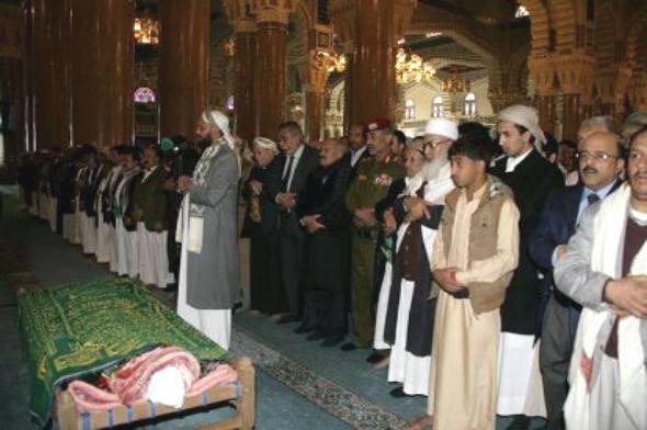 تشييع مهيب لفقيد اليمن النائب محمد عبدالاله القاضي بحضور الرئيس السابق ووزير الدفاع