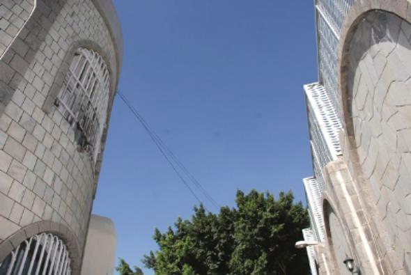 مبادرة يمنية لبناء منزل لفتاة تحرّش بها المؤجِر