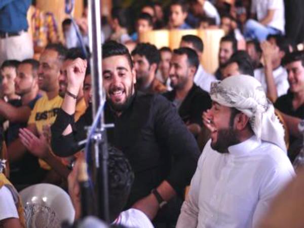 كوميديا الحرب: اليمنيون يضحكون في وجه المأساة