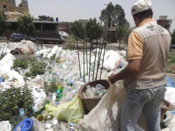 جبلٌ بلاستيكي في اليمن