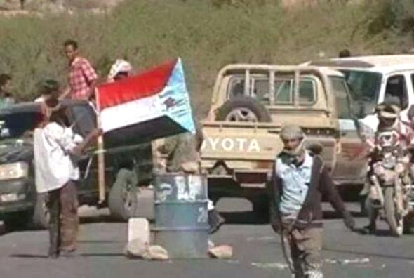 حدث في الضالع.. كيف مُنع مواطن من الوصول لتعزية أخيه بحجة أنه من المديريات الشمالية؟