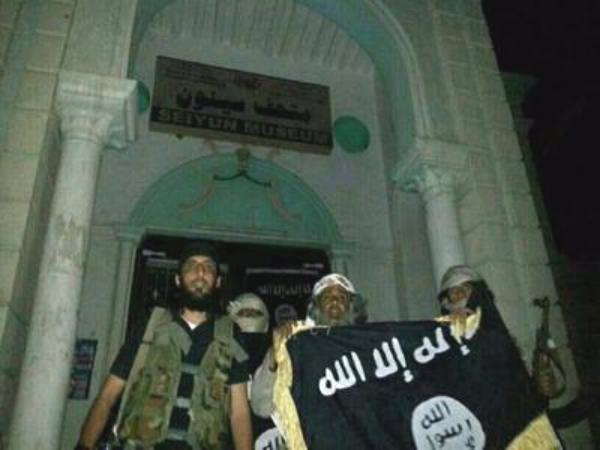 تصعيد "القاعدة" في حضرموت: مؤشر انسحاب أم تثبيت وجود؟
