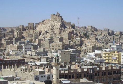 سيارة مفخخة تستهدف مقر إدارة الأمن في البيضاء