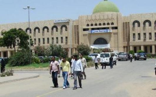 مسلحون يغلقون عدد من كليات جامعة عدن