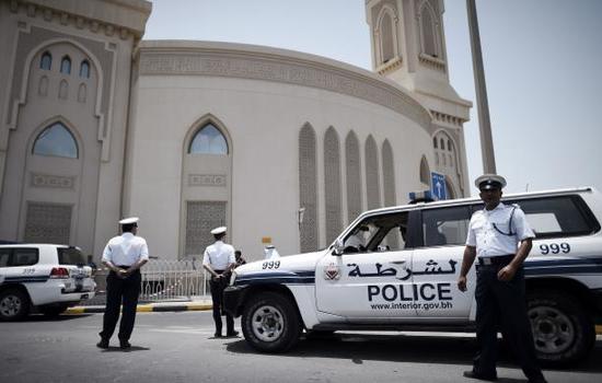 البحرين تتّهم "إرهابيين" بالتخابر مع الحرس الثوري وحزب الله