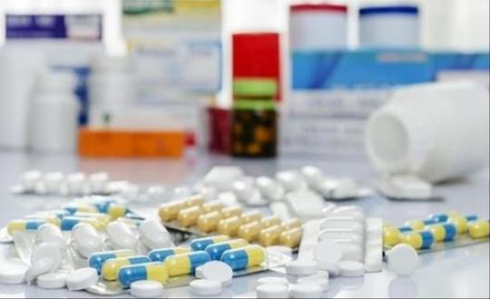 مؤسسة شبوة للتنمية توزع 20 طن من اﻷدوية مقدمة من الكويت