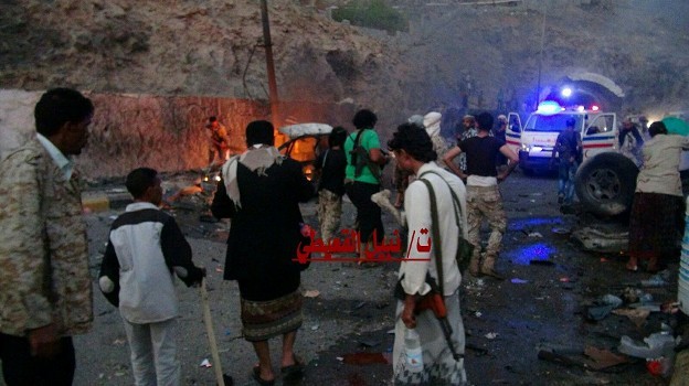 مقتل وإصابة 20 شخصا في تفجير منزل مدير أمن عدن (صور)