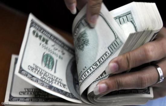 اليورو يستقر عند أعلى مستوى في 3 سنوات مع ضعف الدولار