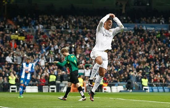ريال مدريد يسحق إسبانيول بسداسية ويواصل المطاردة على الصدارة (فيديو)